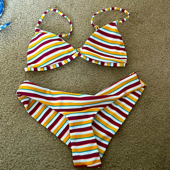 Ripcurl, size small, cheeky bottom - Picture 1 of 1